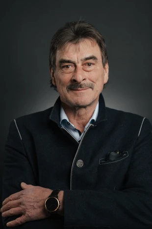 Dr. Walter Hausberger