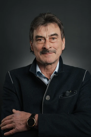 Dr. Walter Hausberger